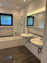 Badezimmer - Terrassenwohnung mit 80,00 m² in Düsseldorf zur Miete
