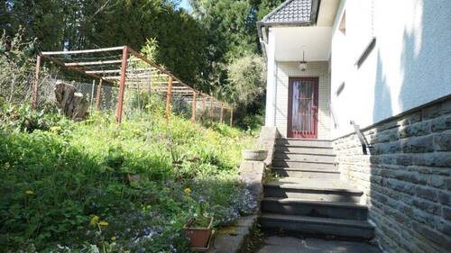 Treppenaufgang - 1 Zimmer Mehrfamilienhaus, Wohnhaus in Prüm