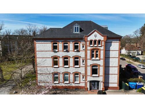 Hauseingang - 3 Zimmer Etagenwohnung zum Kaufen in Neumünster