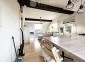 Wohnzimmer - Helle 3-Zimmer Dachgeschosswohnung mit sonniger Dachterrasse und Carport