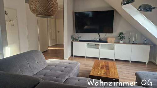Wohnzimmer OG - Geräumiges, günstiges 7-Raum-Einfamilien-Zweifamilienhaus in Berlin