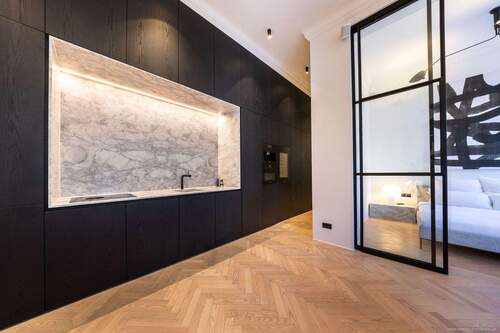 Einbauküche mit indirekter Beleuchtung - 