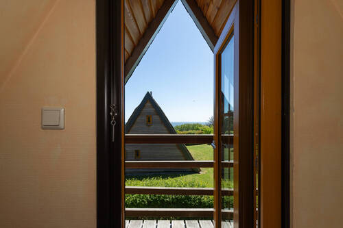 Der Zugang mit Insektenschutz zum Balkon - 