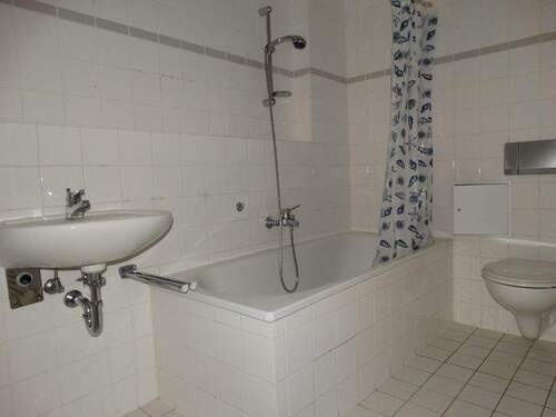 04bad.JPG - Etagenwohnung mit 86,00 m&sup2; in Görlitz zur Miete