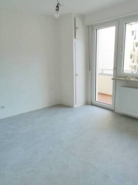 Küche mit Balkonzugang - 2 Zimmer Etagenwohnung zur Miete in Ludwigshafen