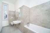 Modernes Bad mit Wanne - Etagenwohnung mit 83,00 m&sup2; in Berlin zum Kaufen