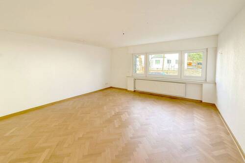 Raum 1 - 3 Zimmer Etagenwohnung in Köln