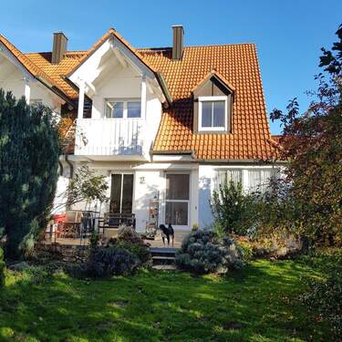 Südansicht - Wunderschöne Doppelhaushälfte mit herrlichem Garten und freiem Blick über Wiesen und Felder