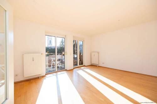 Wohnzimmer - 4 Zimmer Etagenwohnung zum Kaufen in München