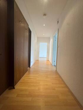 Flur 1OG - 2 Zimmer Mehrfamilienhaus, Wohnhaus in Nürnberg