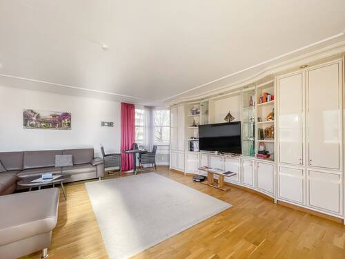 Wohnzimmer - 3 Zimmer Etagenwohnung zum Kaufen in München