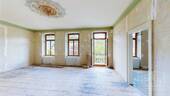 OG - Wohnzimmer mit Stuck und Balkon - Einfamilienhaus mit 275,00 m² in Niederhosenbach zum Kaufen
