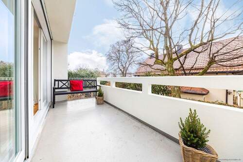 lichtdurchfluteter Balkon - Etagenwohnung mit 130,00 m&sup2; in München zum Kaufen