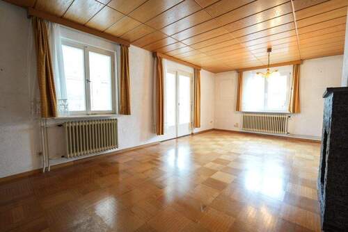 Wohnen EG - 8 Zimmer Mehrfamilienhaus, Wohnhaus in Hasel