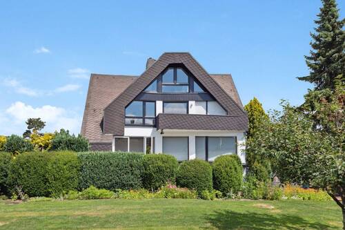 Hausansicht - Ihr neues Zuhause mit Pool, Kamin und diversen Möglichkeiten!