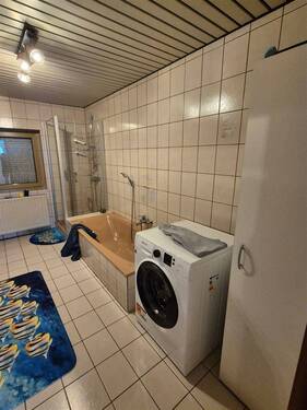 Bad-Wanne und Dusche - 