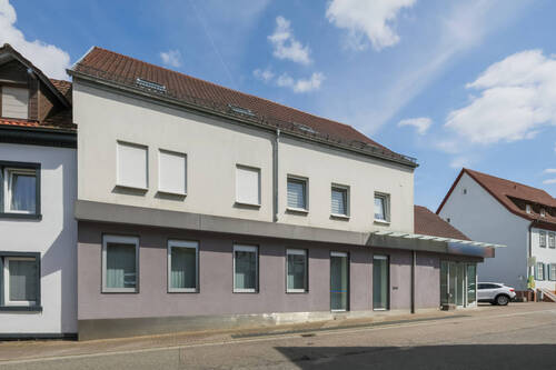 Straßenansicht - Charmante Büro- und Praxisfläche in ehemaliger Bankfiliale mit historischem Charakter und modernem Komfort!