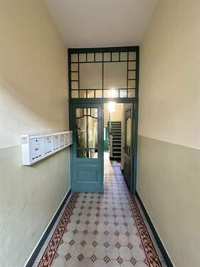 Hauseingang - 3 Zimmer Etagenwohnung in Berlin