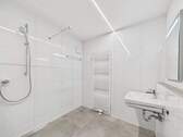 Badezimmer mit bodenebener Dusche - 