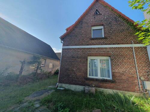 Hausansicht - 4 Zimmer Mehrfamilienhaus, Wohnhaus zum Kaufen in Laußig