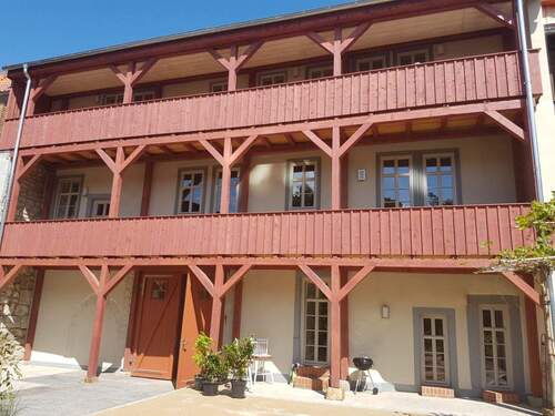 Ansicht Balkone - Wohnen im Denkmal! Stilvolle 3-Zimmer-Wohnung mit Balkon und Einbauküche!