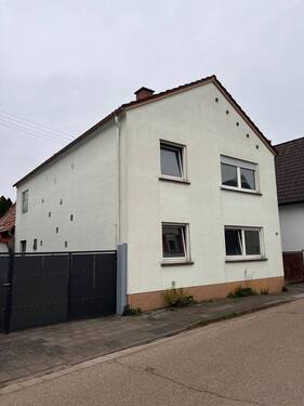 Ansicht - 7 Zimmer Einfamilienhaus zum Kaufen in Kuhardt