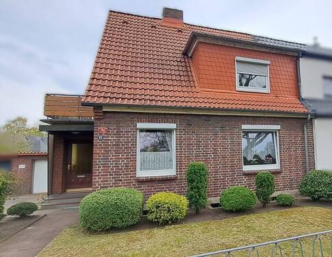 Straßenansicht - 5 Zimmer Doppelhaushälfte in Buxtehude