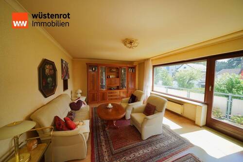 Wohnzimmer - Mehrfamilienhaus, Wohnhaus mit 153,00 m² in München zum Kaufen
