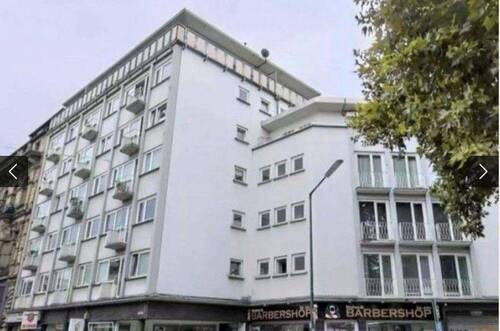 Hausfront - *Barbarossaplatz* Bezugsfreie 5-Zi-Whg., 118m², 2.OG, Lift, 2 Bäder, Stellpl., provisionsfrei