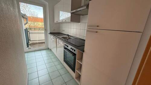 Küche - EBK*** + Laminat im DG großer Balkon u.v.m.