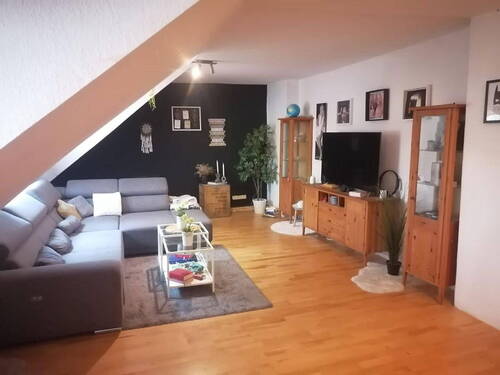 Wohnzimmer - Wohnen mit Weitblick und Garten - großzügige Wohnung