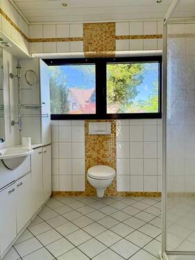 Badezimmer - Etagenwohnung mit 85,00 m² in Aurich zur Miete