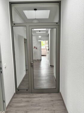 Eingangstür/Bürotage - 