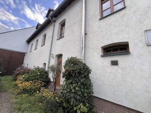 Rückseite Wohnhaus - Bauernhaus, Landhaus mit 162,00 m² in Liederbach zum Kaufen