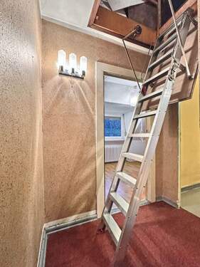 Treppe zum Spitzboden - 