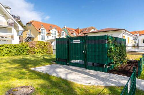 Der abgetrennte und saubere Müllbereich für das Appartmenthaus - 