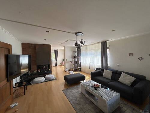 Wohnzimmer - 6 Zimmer Einfamilienhaus zum Kaufen in Neunkirchen/Wellesweiler