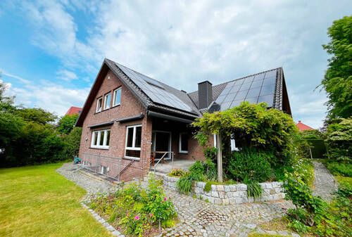 Haus_Hinten - 8 Zimmer Einfamilienhaus zum Kaufen in Bad Essen
