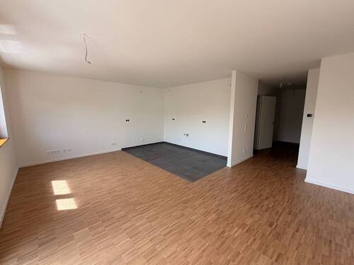 Wohnbereich mit offener Küche - 2 Zimmer Etagenwohnung zur Miete in Frankfurt am Main