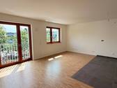 Lichtdurchfluteter Wohnraum mit Balkonzugang - 2 Zimmer Etagenwohnung in Frankfurt am Main