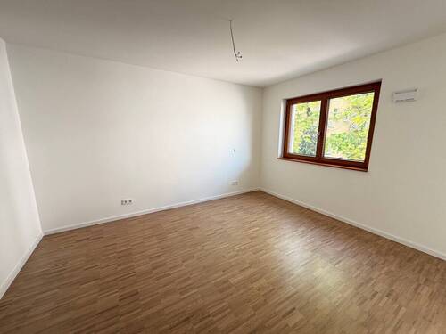 Helles Schlaf- oder Arbeitszimmer - 