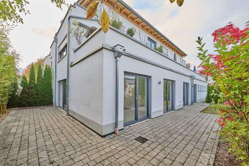 ETW Straubing Terrasse II - Straubing: Barrierefreie 4-Zimmer-Erdgeschosswohnung mit Terrasse und Garten