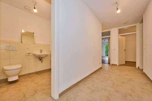 ETW Straubing Eingang_Flur - 4 Zimmer Etagenwohnung zum Kaufen in Straubing