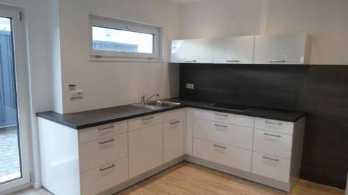 Küche m. EBK - Hagenbüchach! Moderne Smart-Home-fähige DHH 125 m² Wfl., EBK, Fußbodenheizung, Terrasse, Garten