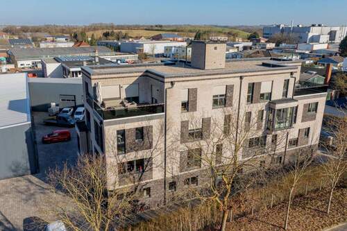 Straßenansicht seitlich - Büro mit 851,40 m&sup2; in Stockelsdorf zum Kaufen