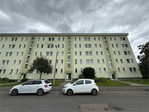 Hausansicht - 3 Zimmer Etagenwohnung zur Miete in Zwickau / Eckersbach