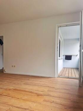 Wohnzimmer - 3 Zimmer Etagenwohnung zur Miete in Nürnberg