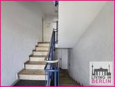 Treppenhaus - 2 Zimmer Etagenwohnung in Berlin