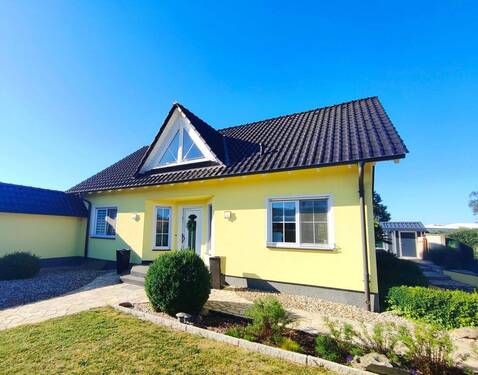 Hausansicht - 6 Zimmer Einfamilienhaus zum Kaufen in Löbnitz