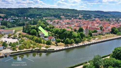 Einmalige Lage - Unverbaubares Einfamilienhaus mit Doppelgarage in einmaliger Lage direkt am Main-Donau-Kanal